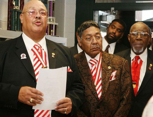 Myron L. Hardiman (left) attends the ceremonies at IPS #42, which was named in Elder Watson Diggs’ honor. Also pictured is Mays (center) and Carter.
