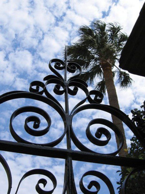

<p>Master blacksmith Phillip Simmons, an African-American artisan in Charleston, South Carolina, learned from master blacksmiths in the early 20th century and carried the citiy’s ironwork tradition into the 21st century.</p>
<p>“><figcaption class=