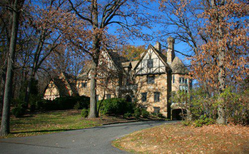 

<p>Getting married & want an extra special place — go to a<br />
locale like the rich & famous stars. Pictured: the Cloisters,<br />
Lutherville, Maryland Willl Smith & Jada Pinkett Smith married<br />
at the castle on New Year’s Eve in 1997. The castle takes its name<br />
from the cloistered garden and incorporates antique building<br />
materials from Europe.</p>
<p>“><figcaption class=