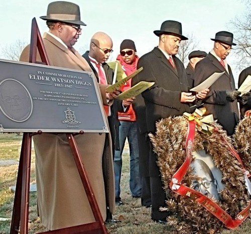 πLeft to right: Rev. William A. Adkins Jr.; Kendale L. Adams; Grand Polemarch Dwayne Murray; and Senior Grand Vice Polemarch William “Randy” Bates read dedications to their founding fathers. Left to right: Adkins; Murray; and Bates ® attend the memorial service for the fraternity founders. There was a dedication of markers on each gravesite. (Photos/R. Foster Sharif)