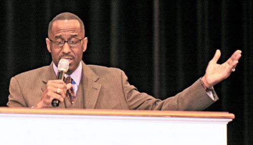 Guest speaker, Pastor Kevin Cosby of St. Stephen Church, Louisville, speaks on staying connected to Jesus, “The true vine.” (Photos/L. Blaylock)