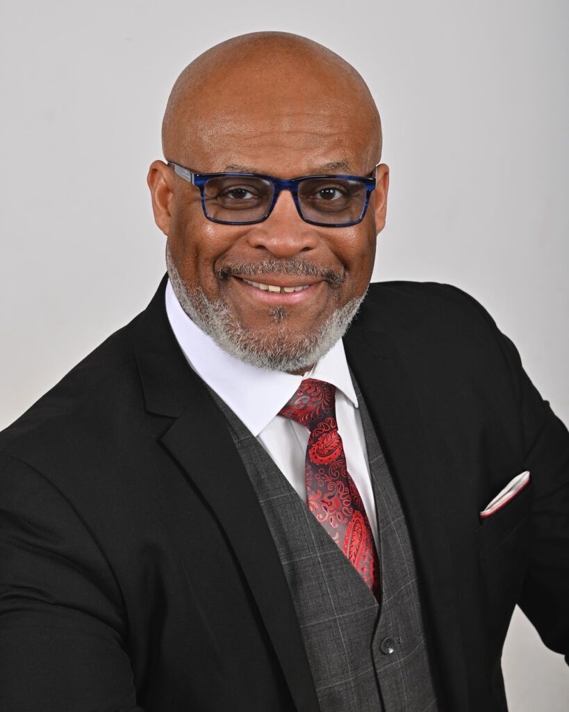 Headshot of Indianapolis-based mental health therapist and author George Middleton.