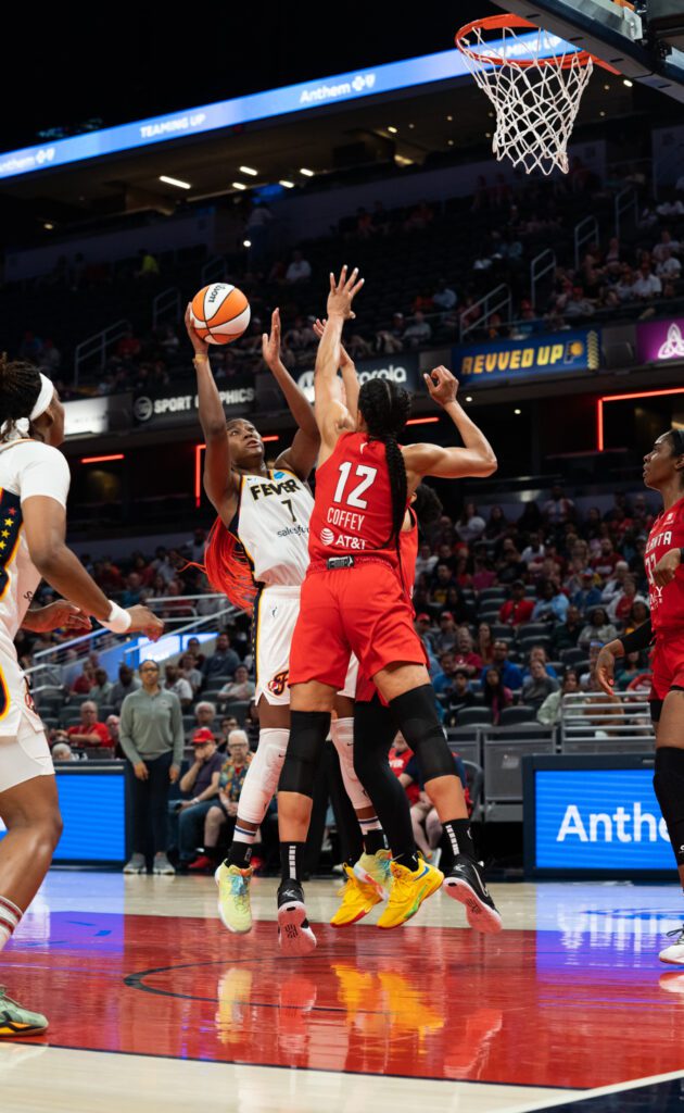 Aliyah Boston (7) and Nia Coffey (12) (Photo/Stacia Sloss)