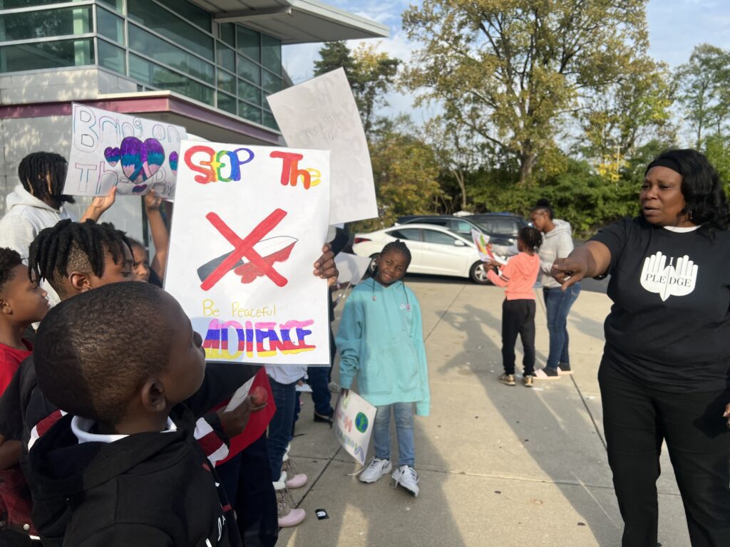 Indianapolis kids take a pledge against gun violence 