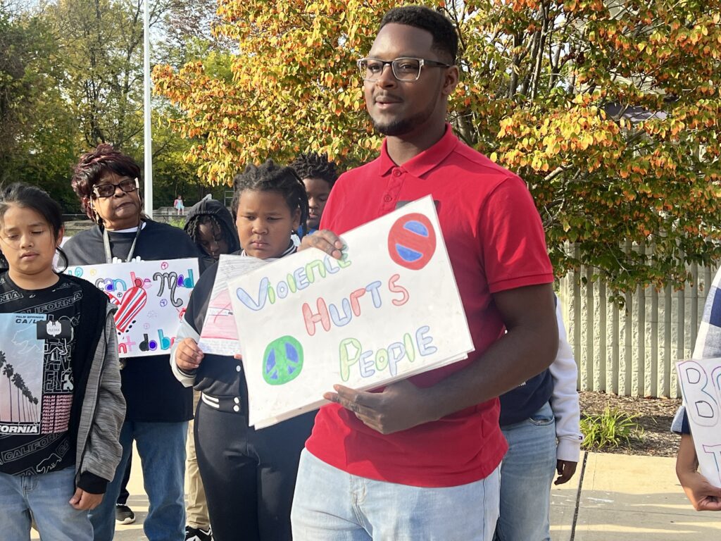 Indianapolis kids take a pledge against gun violence 