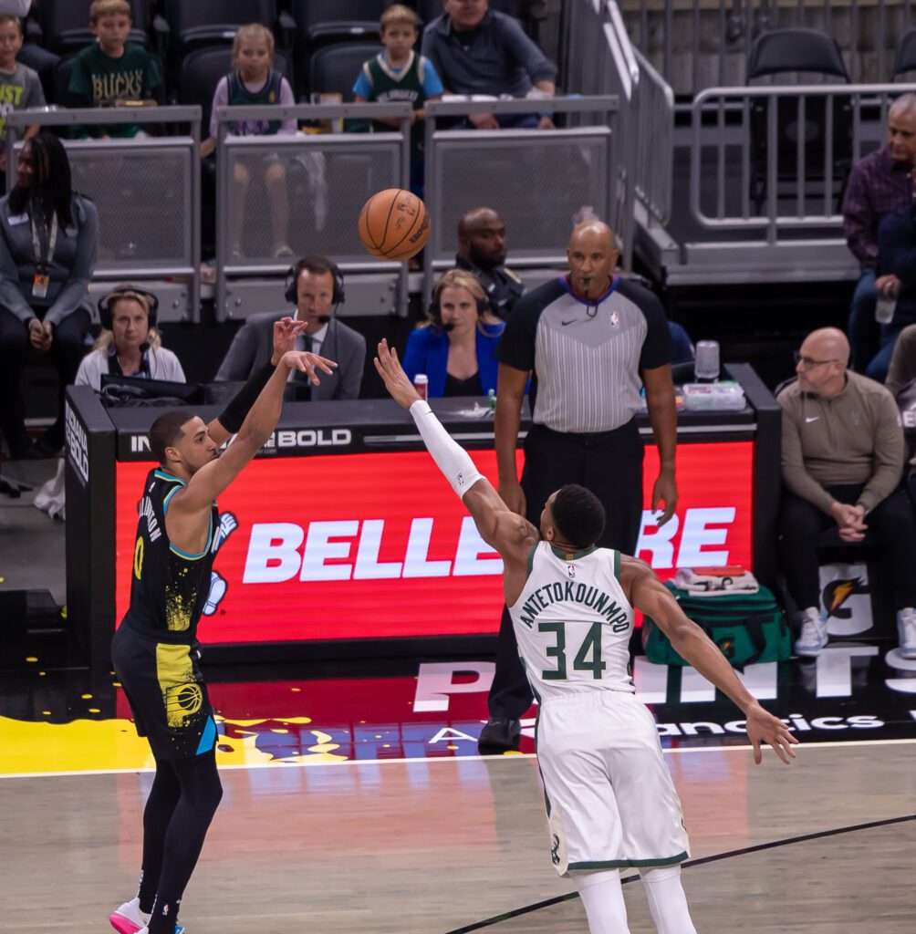 Milwaukee Bucks at Indiana Pacers, Gainbridge Fieldhouse, Indianapolis, IN, November 9, 2023. Photo by Walt Thomas.