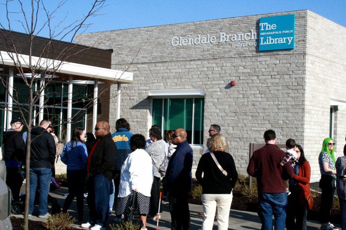 Residents and community members wait patiently outside the new Glendale Branch for its grand opening on March 30, 2024. (Photo/Curtis Guynn)