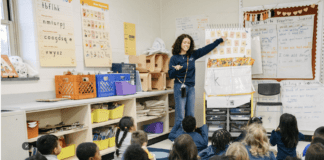 adalente - woman teaches kids