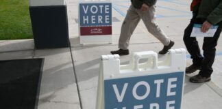 people arriving for early voting.