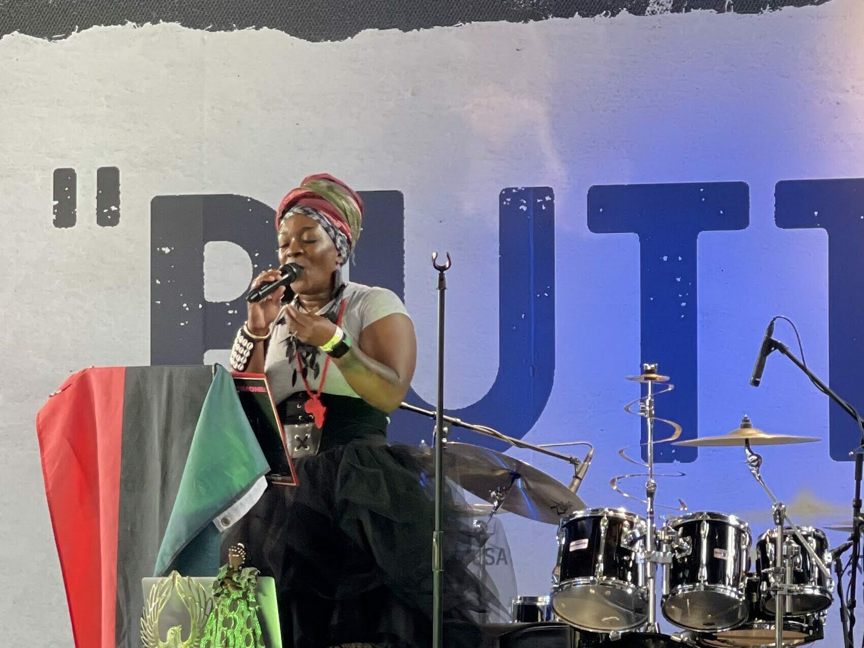 Psywrn Simone performs at BUTTER Art Fair 2023