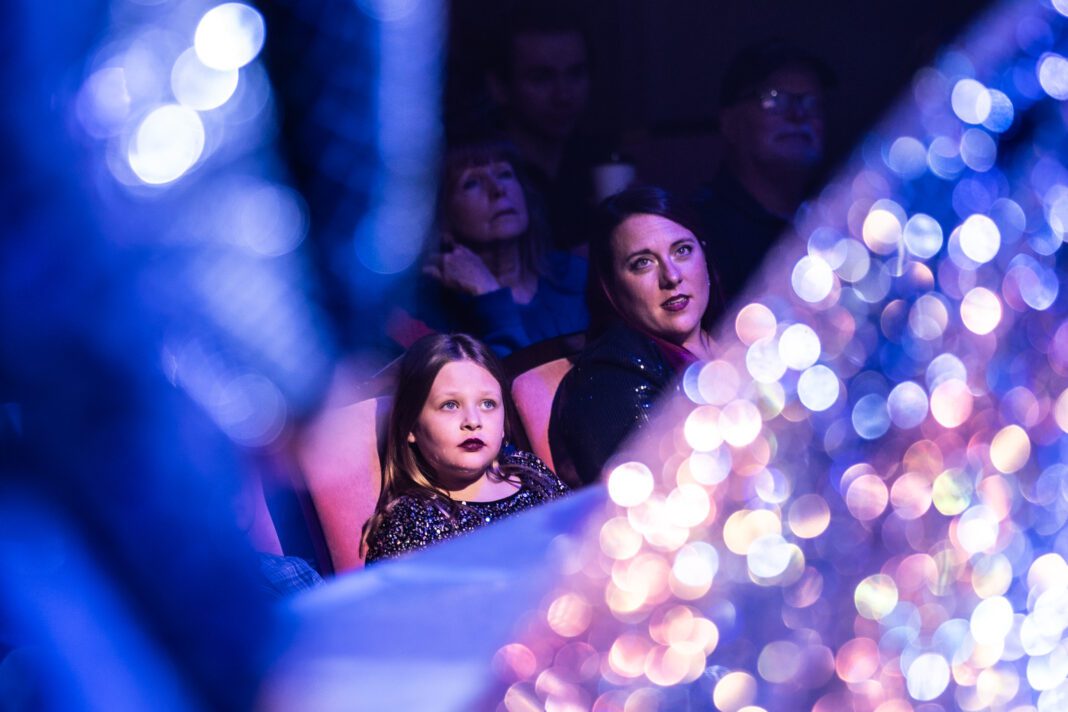 Whether a first-timer or seasoned supporter of the arts, here are a few tehater etiquette dos and don'ts to keep in mind when attending a performance.