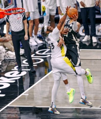 Milwaukee Bucks forward Giannis Antetokounmpo during an NBA game.