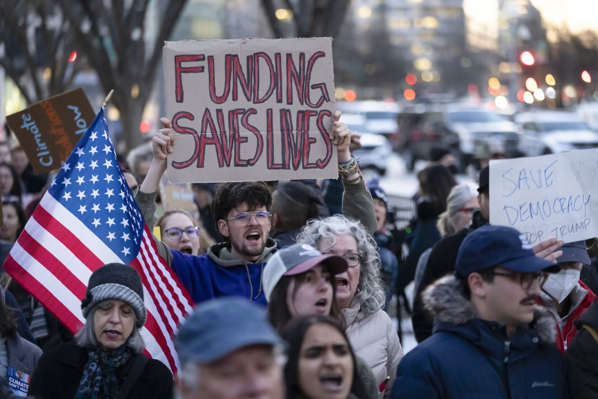 Federal judge temporarily blocks Trump administration freeze on federal ...