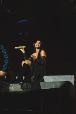 Toni Braxton in Las Vegas at a concert, shot by Mia Moore of She Shoots 317 Photography.