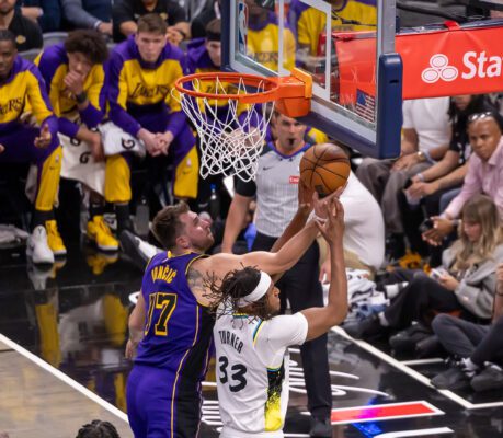 Lakers versus Pacers