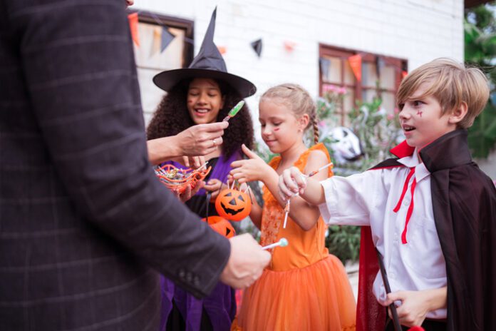 Children in costumes trick-or-treating on Halloween. (Photo/Getty Images)