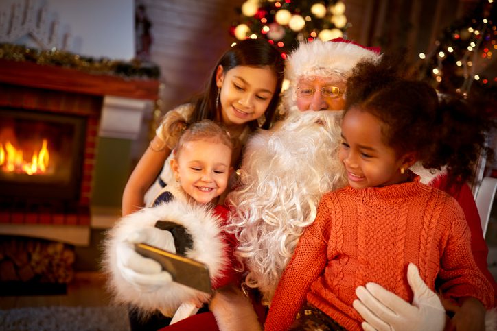 Indianapolis Marriott East Hotel is hosting free photos with Santa Nov. 29-30. (Photo/Getty Images)