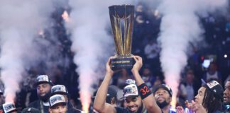 New York Knicks center Karl-Anthony Towns (32) celebrates with teammates after his team's victory against the San Antonio Spurs in the NBA Cup championship basketball game Tuesday, Dec. 16, 2025, in Las Vegas. (AP Photo/Ian Maule)