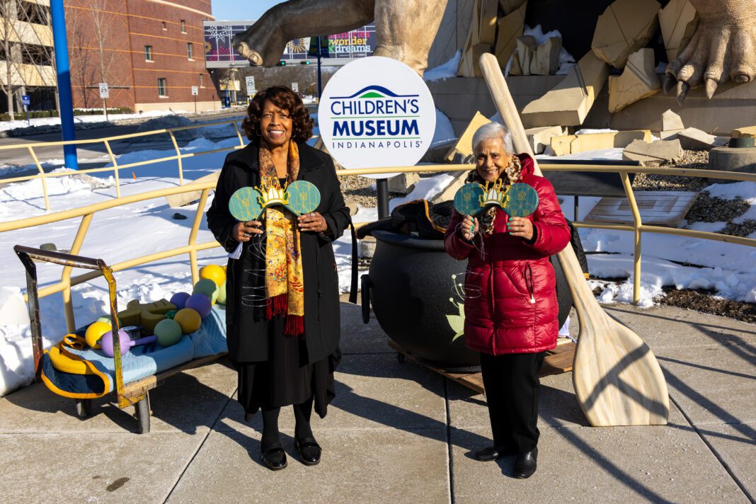 Carmen J Smith and Stella Chase Reese during the Dino Décor installation day at the Children’s Museum of Indianapolis. (Photo/Children’s Museum of Indianapolis)