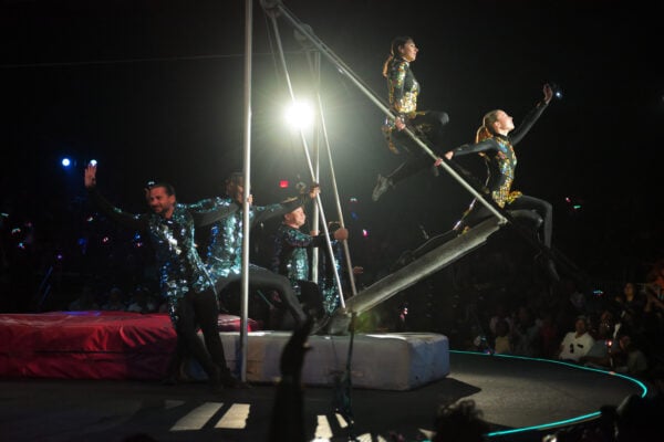 (Photo/Tim Pethel and Boon Vong, UniverSoul Circus).
