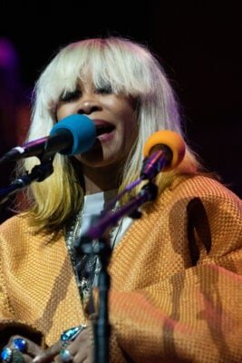 Erykah Badu performs for the Indianapolis crowd, highlighting her signature style and jewelry, on Sept. 22, 2026, at the Everwise Amphitheater at White River State Park, in Indianapolis, Indiana. (Photo/Mia Moore)